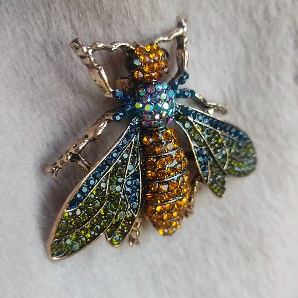 Bee Insect Hazel Crystal Brooch - Picture 7 of 8